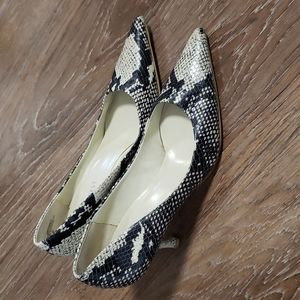 (6M) Nine West Reptile Print Pointy Toe Heels Textured Date Night Fancy